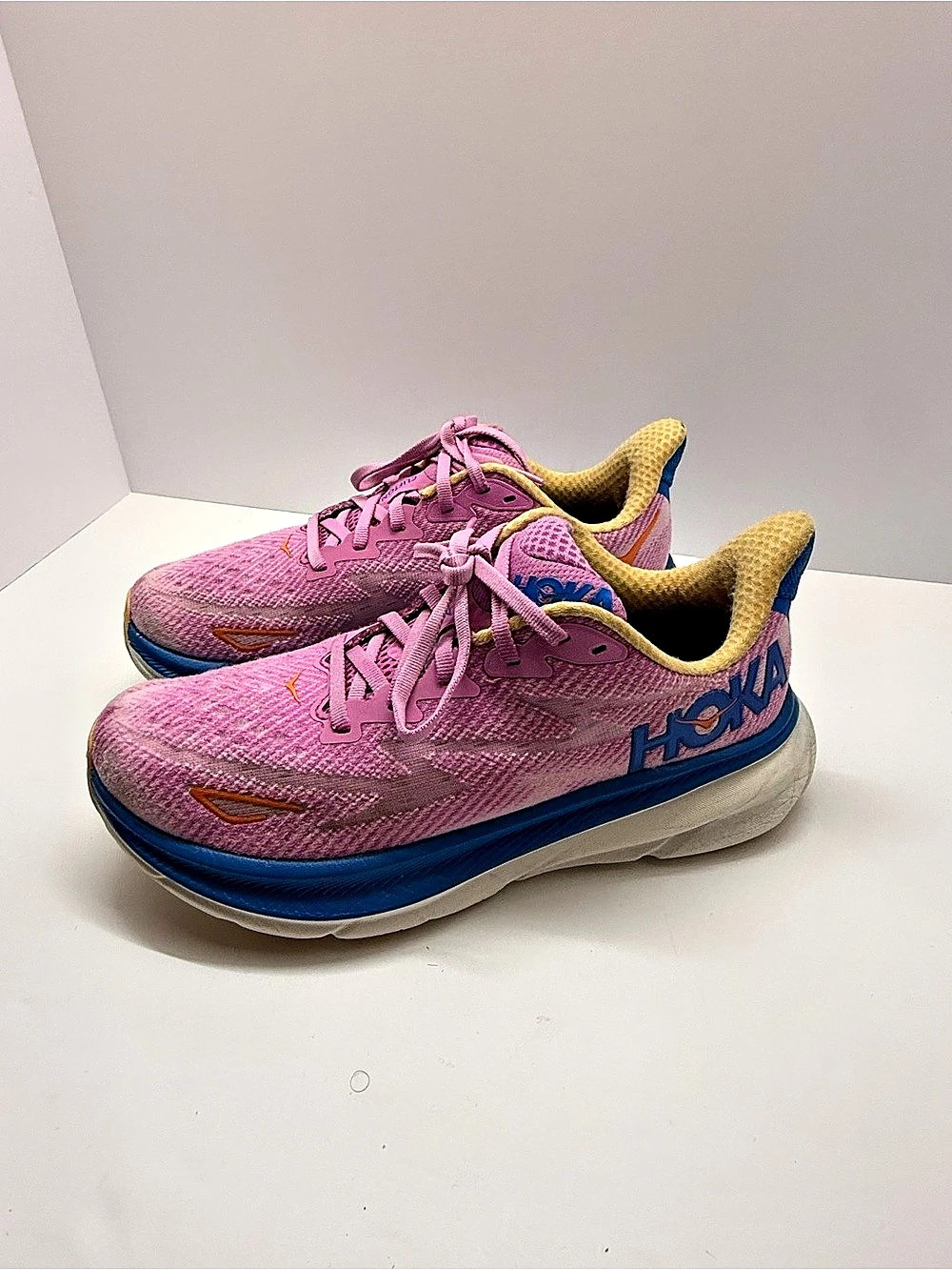 HOKA ONE Clifton 9 Women's Pink & Blue US 7.5 B Athletic Shoes